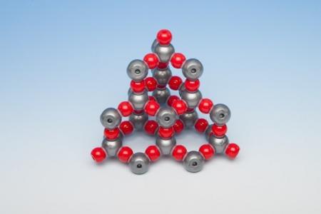 Structură cristalină dioxid de siliciu, asemănătoare diamantulu